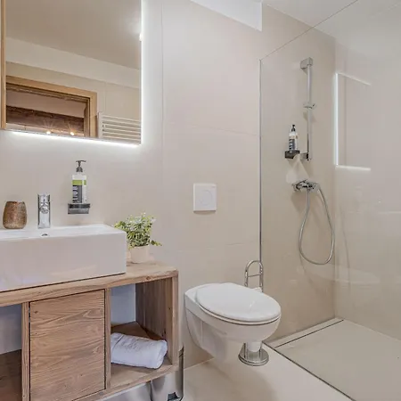 Luxury Martin * גרוסופליה