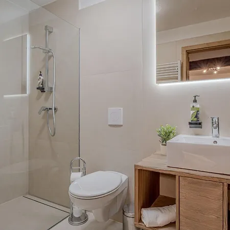 Luxury Martin * גרוסופליה